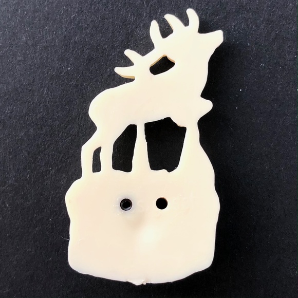 vintage deer with antlers stag plastic sewing button left facing cream brown - Picture 4 of 9